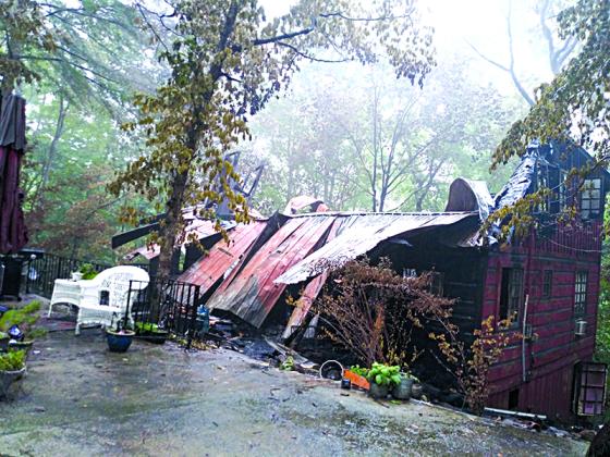 A lightning strike last week started the fire that destroyed the home of Terrie Leyden in Coosawattee River Resort, according to a fire insurance investigator.