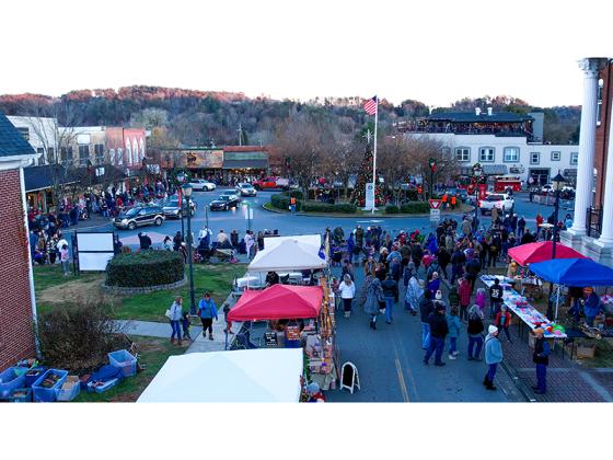 Crowds at the Light Up Ellijay festivities