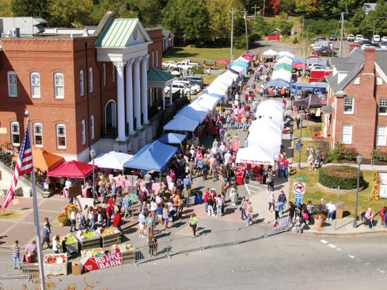 Apple Arts on the Square