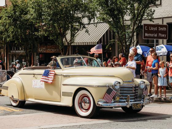 Chill Out Ice Cream classic car in the parade. (@photosbylindsayann)