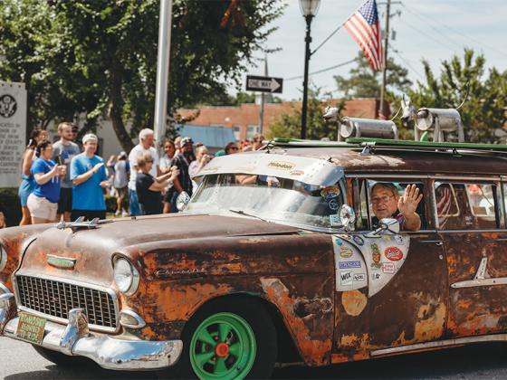 Regular parade participant Ronnie Prater in his Rat Rod. (@photosbylindsayann)