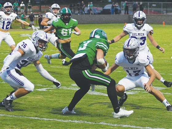 Gilmer’s leading tacklers Aspen Hataway (36) and Bo Cronic (17) close in on Murray’s Braylon Myers last Friday. Teammates Hayden Morrison (12), Kyle Cowart (15) and Peyton Chancey (33) rally to assist.