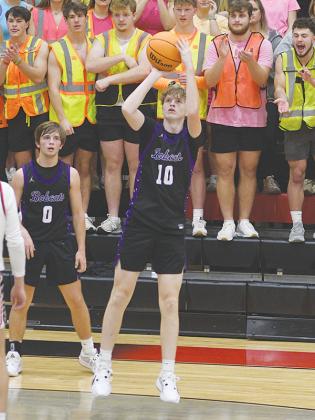 Gilmer’s J.D. Taylor fires a jump shot against Sonoraville.