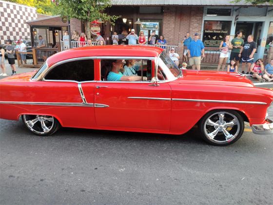 Classic antique cars owned  by Apple Country Auto Club members were appreciated by parade attendees on the Fourth of July. (Photo by Mark Millican)