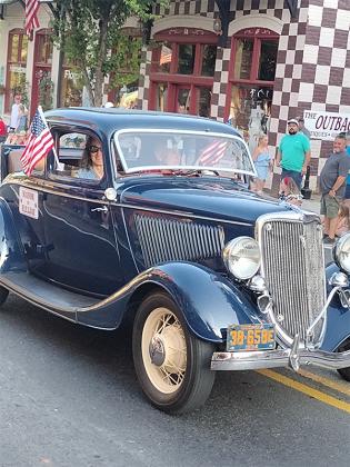 Longtime Ellijay Mayor Al Hoyle arrives in style to lead the parade on July 4. (Photo by Mark Millican)