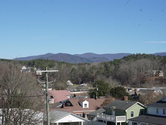 When co-owners Matt Bond and Jason Boutwell saw the views on top of the building that used to be Andy’s Jewelry, they knew they needed to open a restaurant that highlighted the mountains.