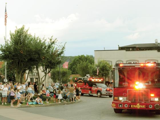 Crowds honor first responders as the July 4 parade begins.