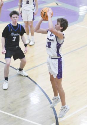 Bobcat A.J. Callihan fires a jump shot during the 2025-26 season.