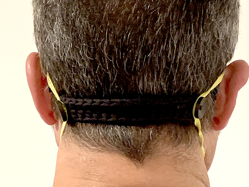 How to straps are used to prevent elastic from rubbing the ears.