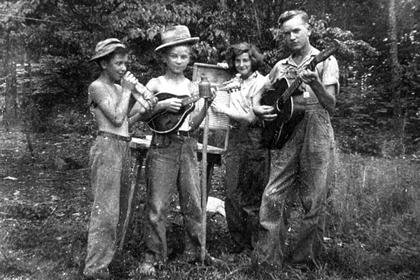 Davis as a child playing mandolin, second from left, alongside his cousins Jimmie and Delores Greenway and brother Vic Davis.
